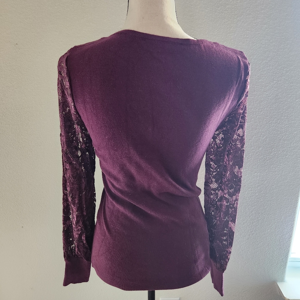 White House Black Market Purple Lace Sleeve V Neck Sweater Size Small - Picture 5 of 7